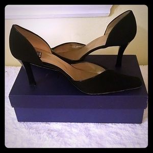 Start Weitzman Cut out Heel Pump Crepe/Patent